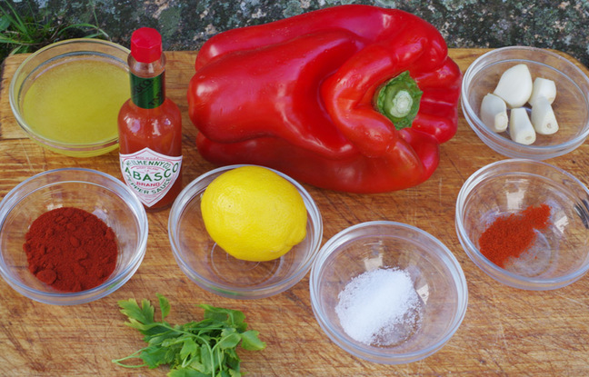 The ingredients to make piri-piri sauce