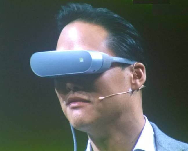 LG demonstrates its VR headset for the G5 smartphone