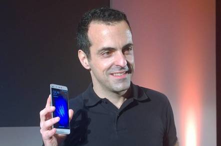 Xiaomi Global VP Hugo Barra shows of the Mi 5 smartphone