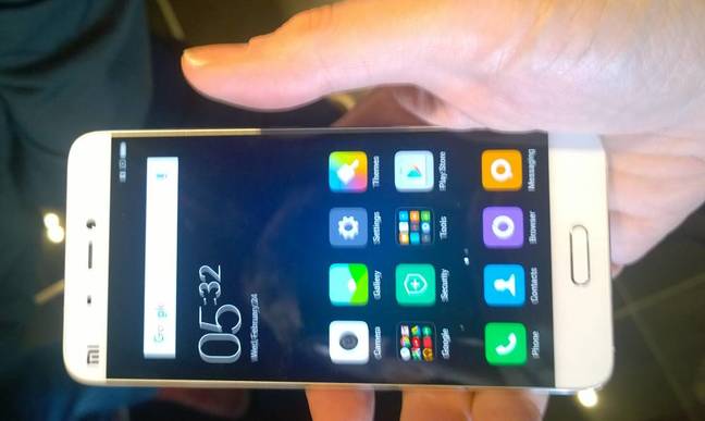The Mi 5 has a small screen bevel, making good use of space but giving less to grip The Mi 5 has a small screen bevel, making good use of space but giving less to grip