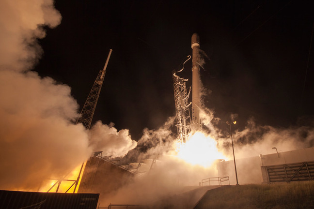 The first Falcon 9 FT launch in December 2015. Pic: SpaceX