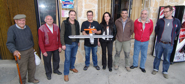 The Navatejares locals pose with the Vulture 1