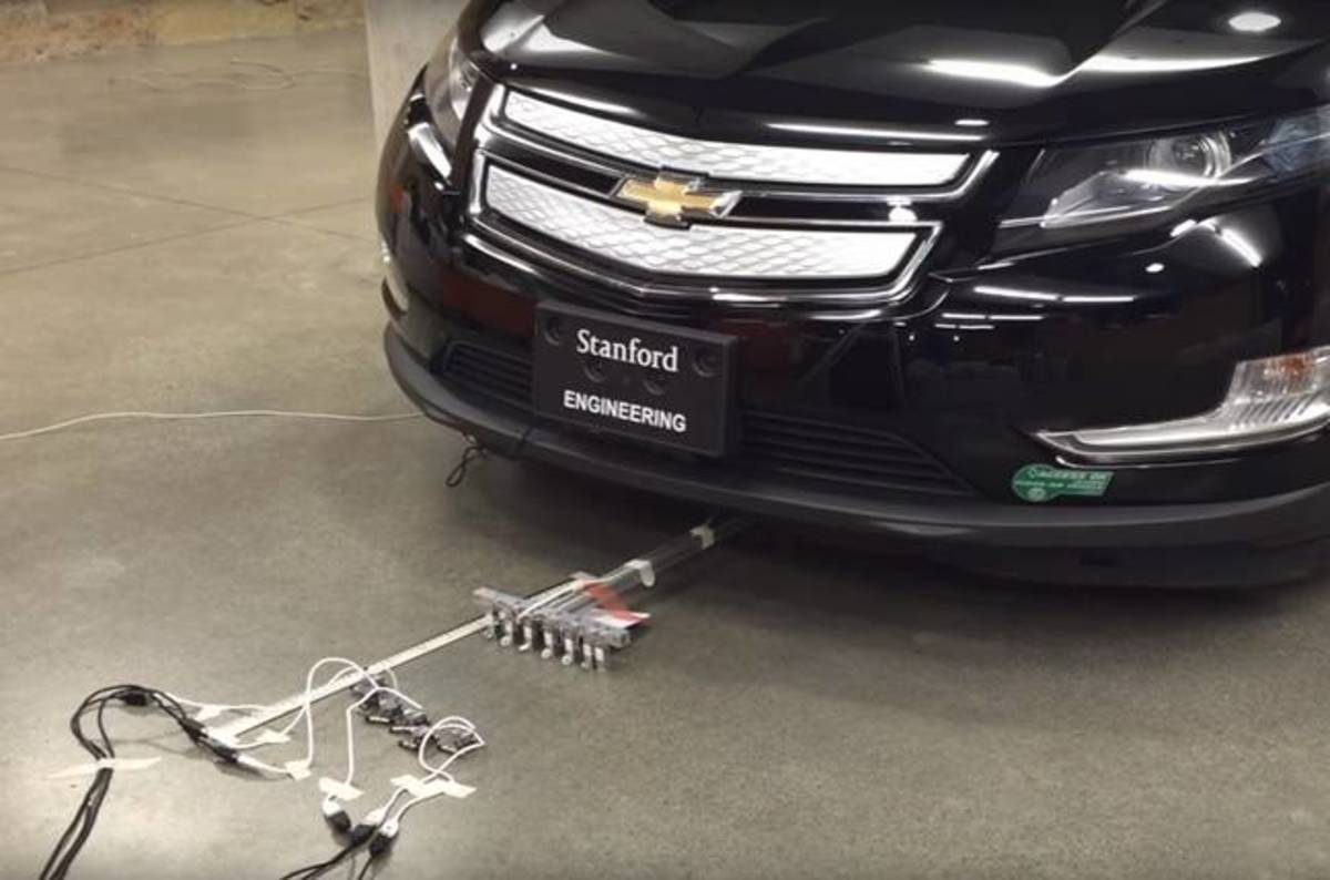 Watch six tiny robo-ants weighing 100g in total pull a 1,769-kg family car