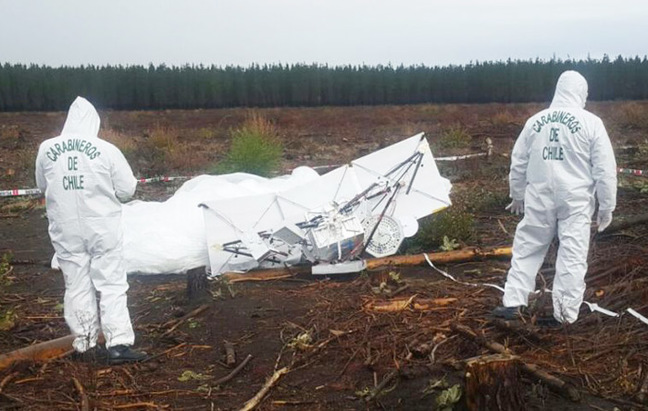 The Carabineros cast an eye over the crash site.