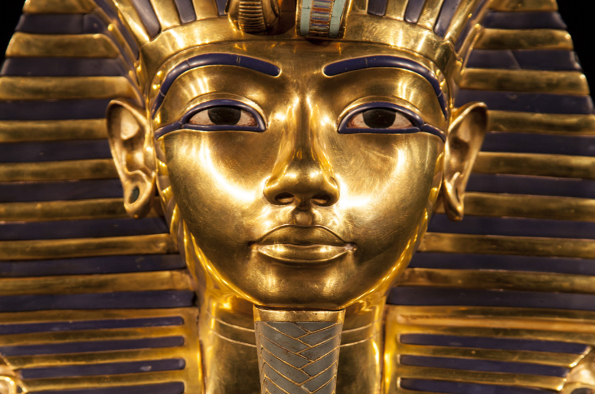 King Tut's iron dagger of extraterrestrial origin