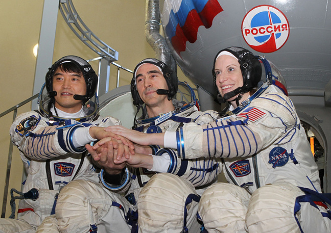 Anatoly Ivanishin, Takuya Onishi and Kate Rubins pose at Baikonur. Pic: NASA