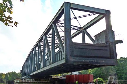 Barton aqueduct mid swing, photo Alun Taylor