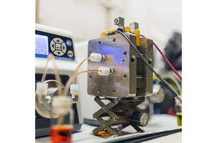 Harvard's vitamin B2 battery