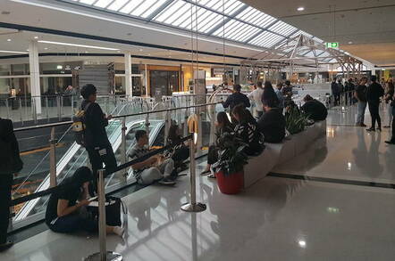 iPhone 7 queue Broadway Shopping Centre September 16th 2016
