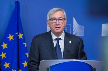 Jean-Claude Juncker speaking in front of EU flag