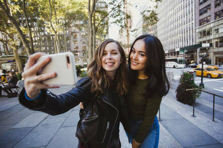 2016 Snapchat Loses 515m 2017 Snapchat Rips Veil Off 3bn Ipo - 