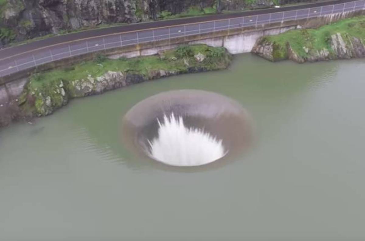 photo of Gulp! Drones dodge spray from California's gaping moist glory hole image