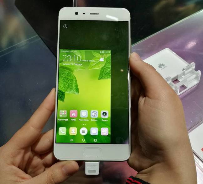 You can quickly shrink the screen for easier one-handed use You can quickly shrink the screen for easier one-handed use