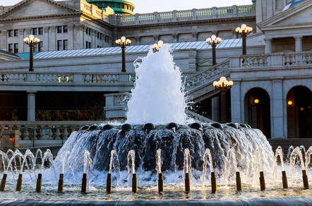 Water fountain at rear of the Pennsylvania State Capitol building in Harrisburg, Pennsylvania. Photo by shutterstock