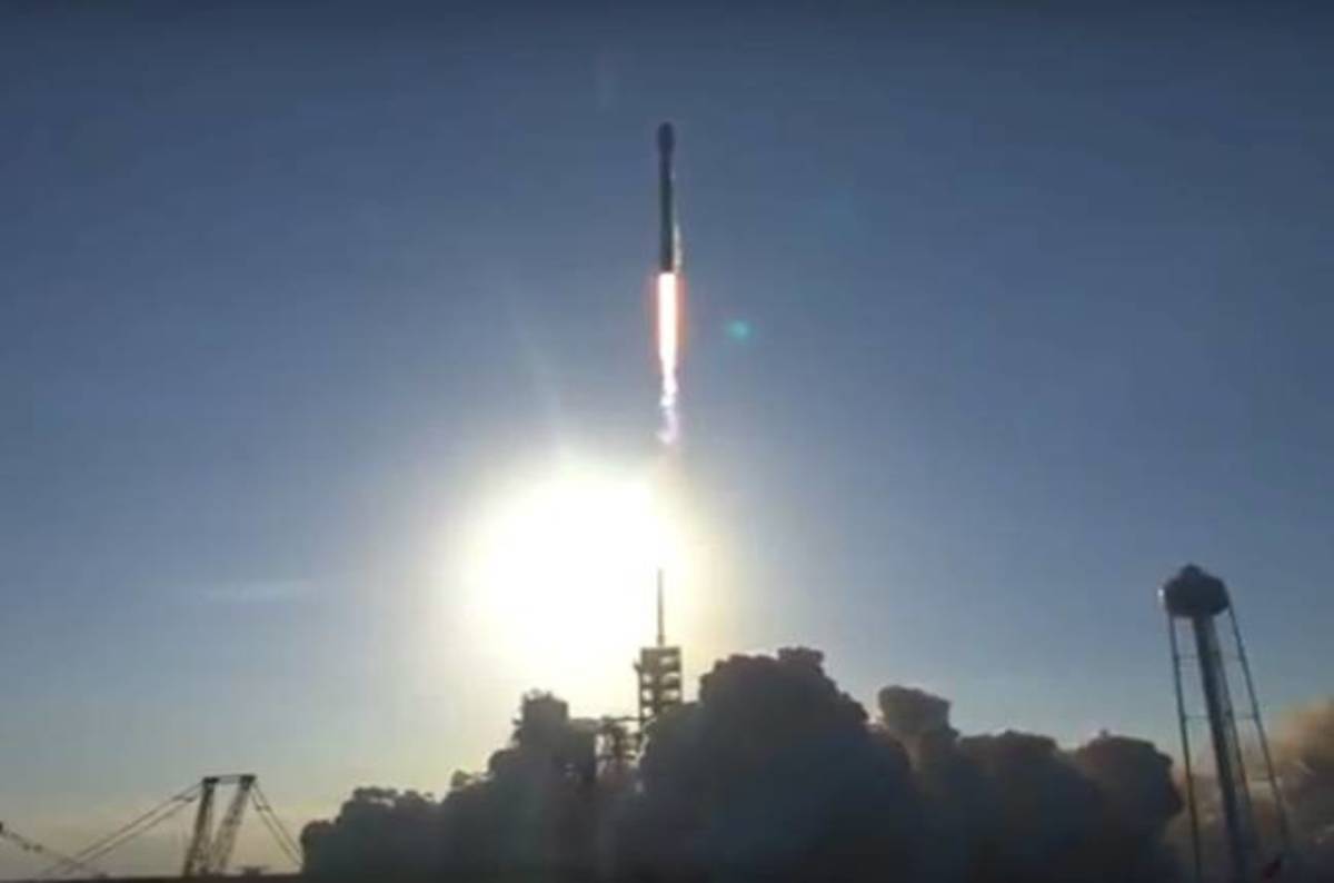 SpaceX wows world with a ho-hum launch of a reused rocket, landing it on a tiny boring barge