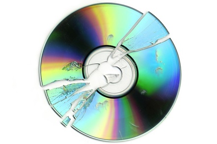 Broken optical disk