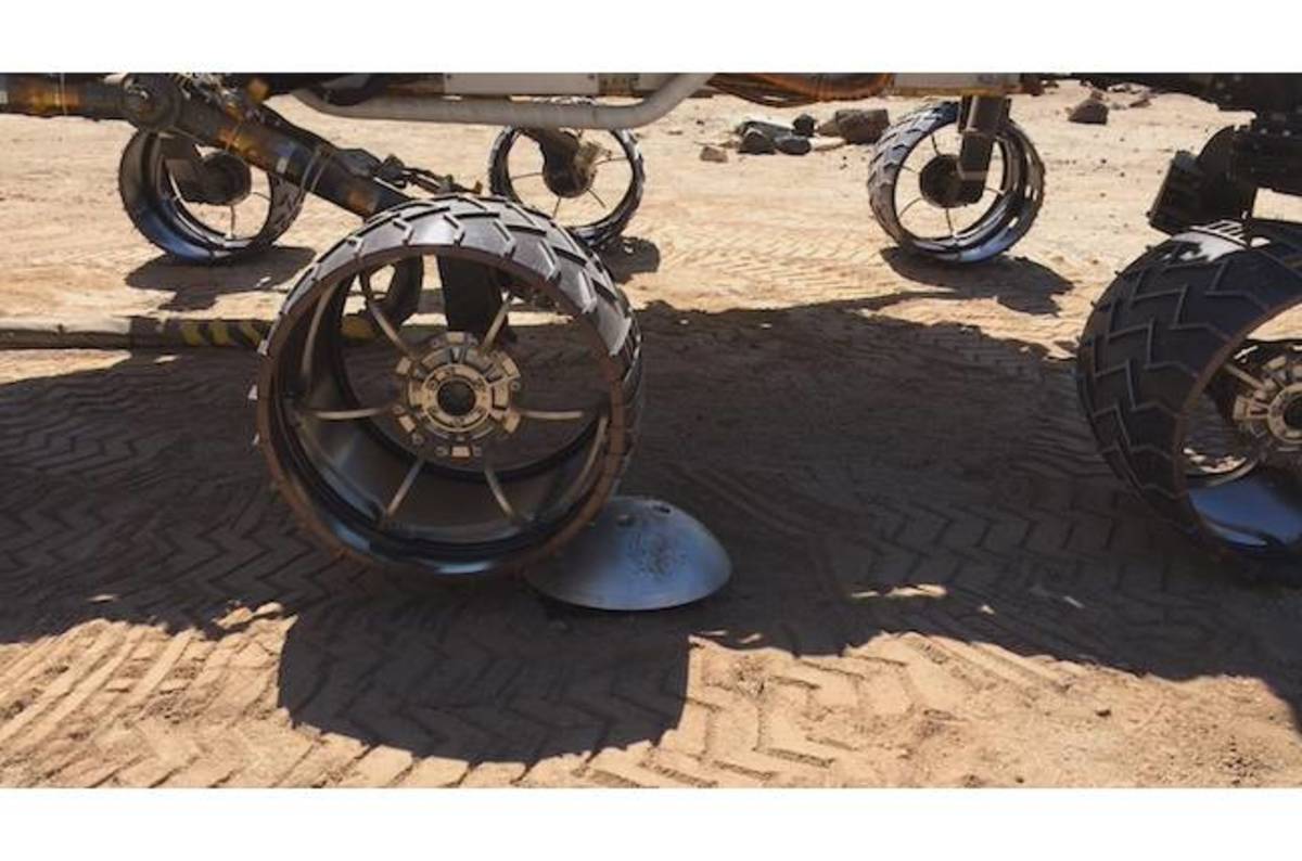 NASA tells Curiosity: quit showing off, no 'wheelies' please
