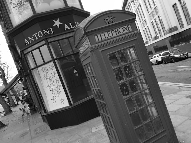 Nokia 8 Sample Photo: Telephone box (mono)