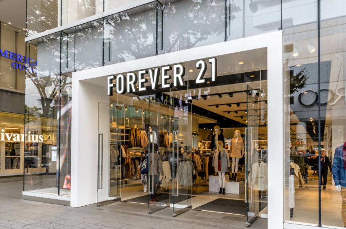 Forever 21 how many stores Forever 21 has expanded to more than stores in the U.S. and nearly locations internationally. It charged into Europe, put its foot into China, and now has its sights on Latin America.