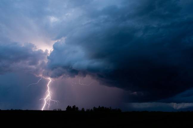 photo of Automated Weather Source didn't see this cloud coming: Amazon snatches up AWS.com image