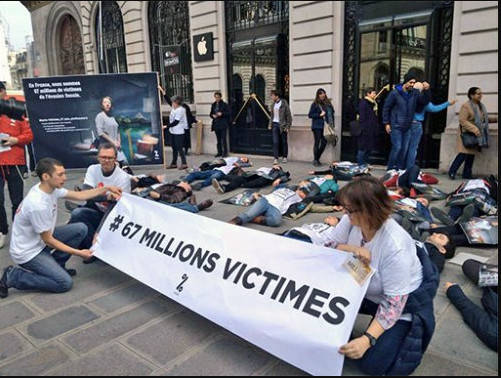 Attac protest at Apple Store in France