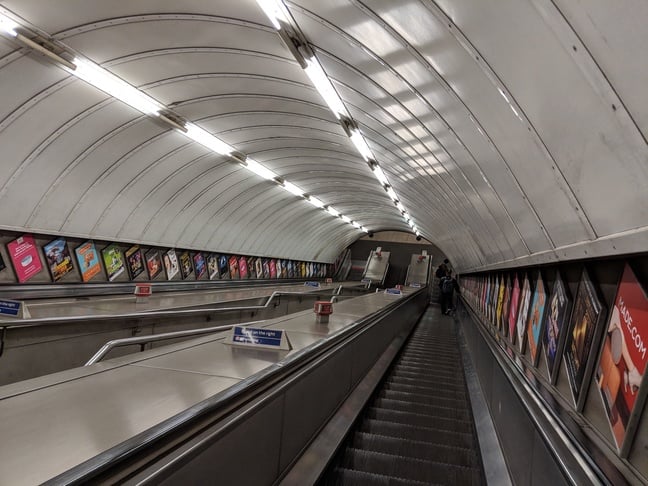 Google Pixel 2 escalator