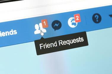 Screen with one new Facebook friend request