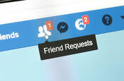 Screen with one new Facebook friend request