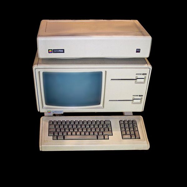 An Apple Lisa with a ProFile hard drive stacked on top of it. Pic: Stahlkocher, licensed under CC 3.0 https://creativecommons.org/licenses/by-sa/3.0/deed.en 