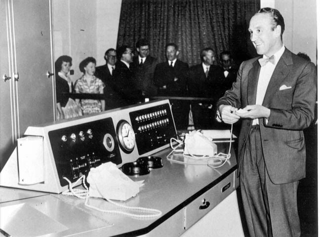 Ernest Marples starting the first Premium Bond Draw June 1957.jpg