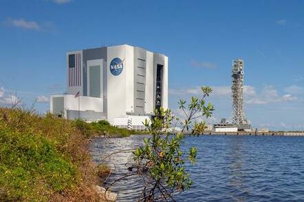Mobile Launcher Rollback (pic: NASA/Ben Smegelsky)
