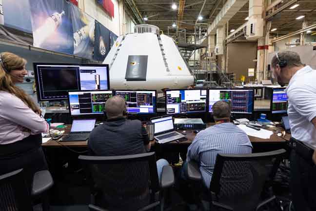 NASA's new billion deal will take astronauts to the moon NASA's new billion deal will take astronauts to the moon