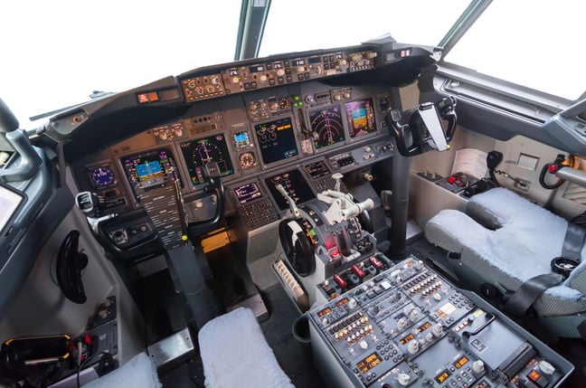 boeing 737 cockpit tour