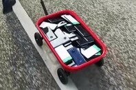 Simon Weckert's cartful of Google Maps-baffling phones