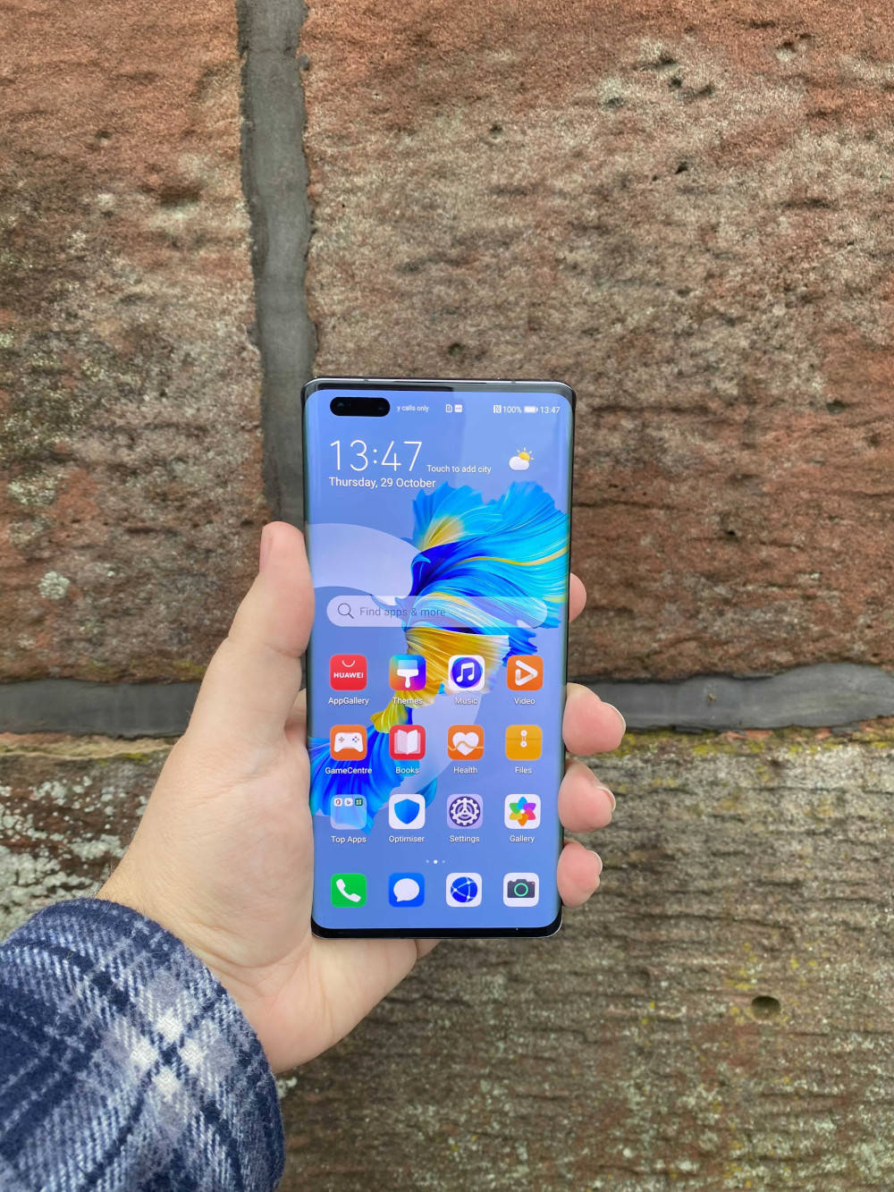 The Huawei Mate 40 Pro is so mired in strangely hardy glue that the