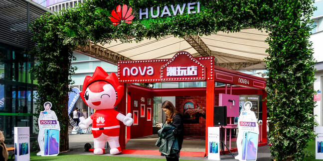 huawei nova phone launch march 2019 at a retail store downtown Chengdu.