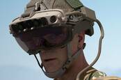 Personnel militaire américain portant un Microsoft HoloLens