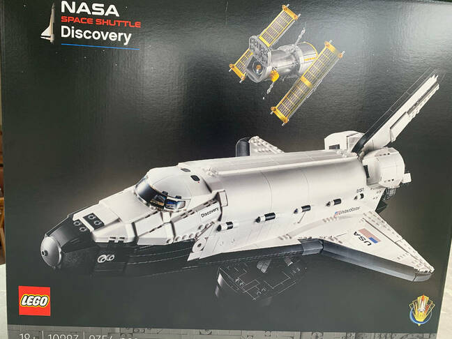 Discovery shuttle set