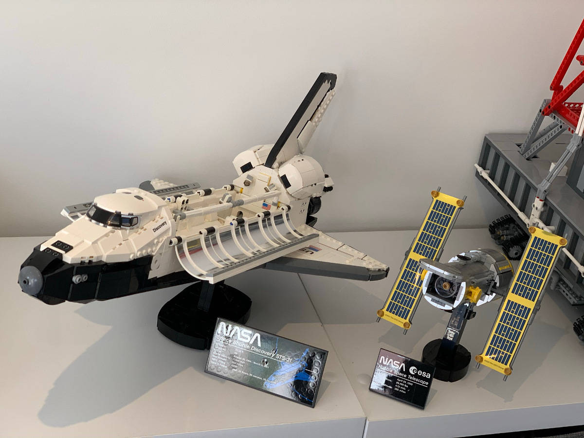 Lego's Space Shuttle Discovery: No trouble with Hubble, but the stickers will drive a grown man to insanity • The