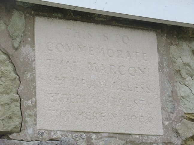 Knowles Farm – Marconi stone plaque on farm building © SA Mathieson