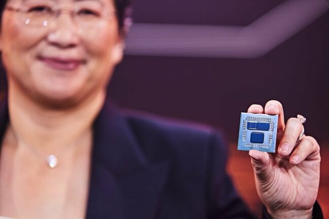 AMD CEO Lisa Su with a Ryzen CPU that uses 3D V-cache technology