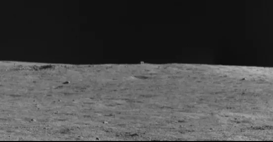 Cabane mystérieuse sur la lune