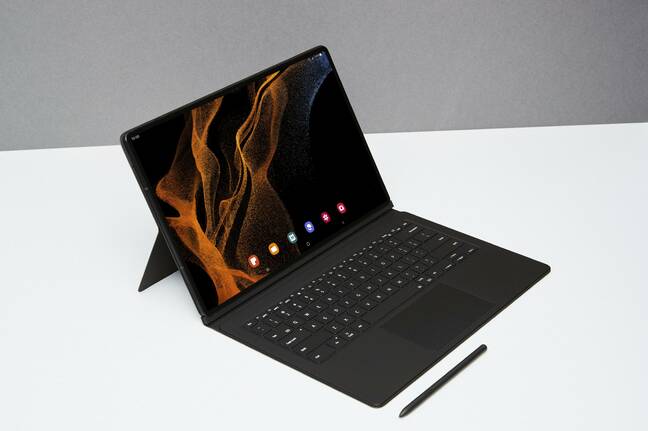 Samsung S8 Ultra with keyboard and pen Samsung S8 Ultra with keyboard and pen