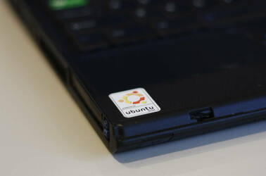 ubuntu logo on laptop
