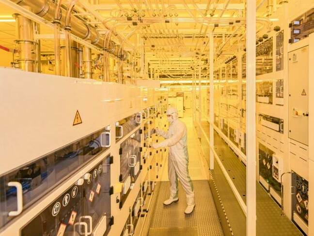 View into the clean room production at the Bosch semiconductor plant in Dresden.