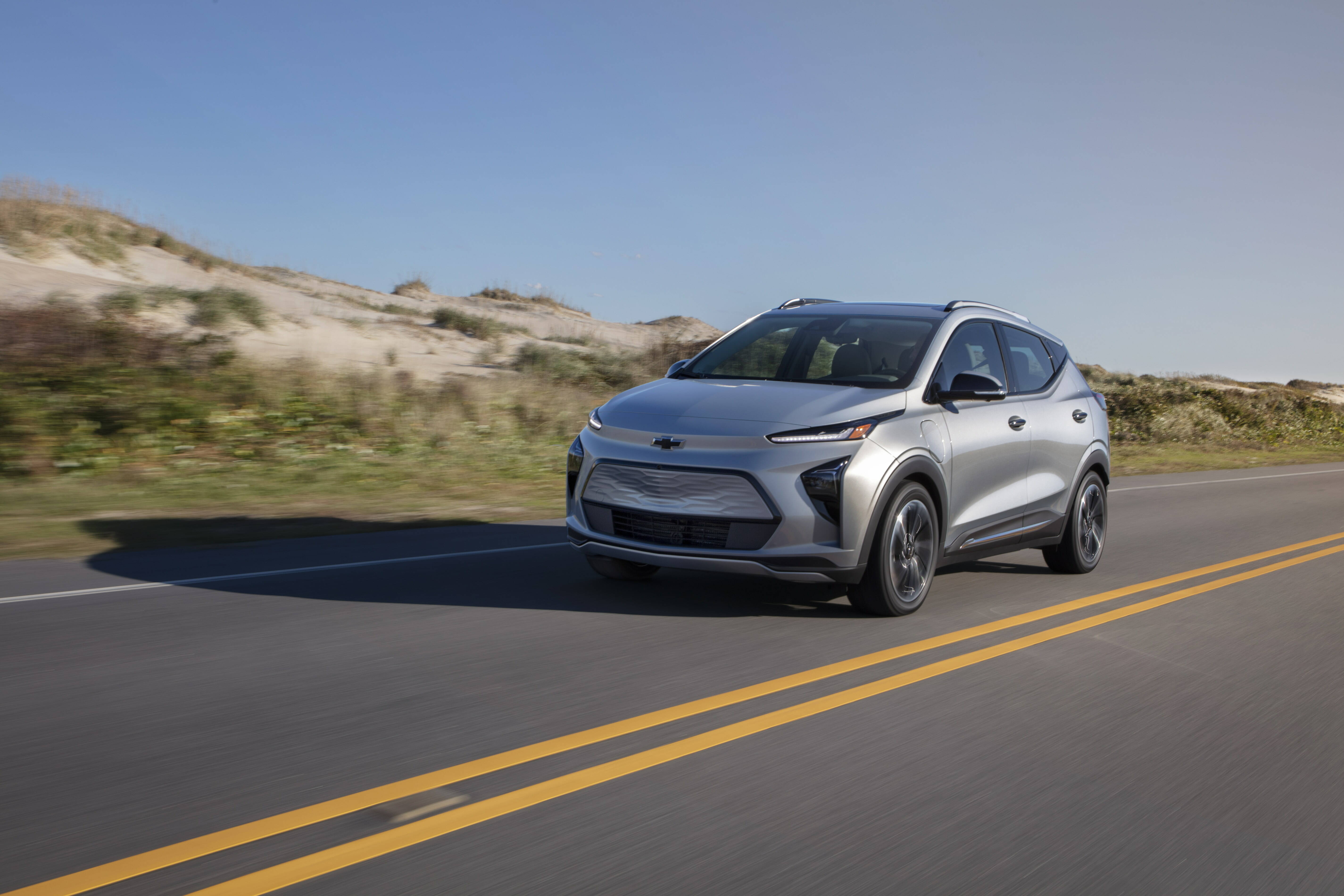 Шевроле болт. Chevrolet Bolt EUV. Шевроле болт 2022. Шевроле Bolt 2021. Chevrolet 2022.