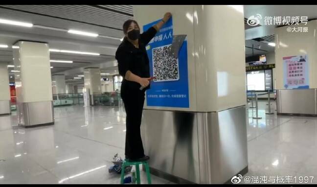 China_covid_tracking_poster_removal