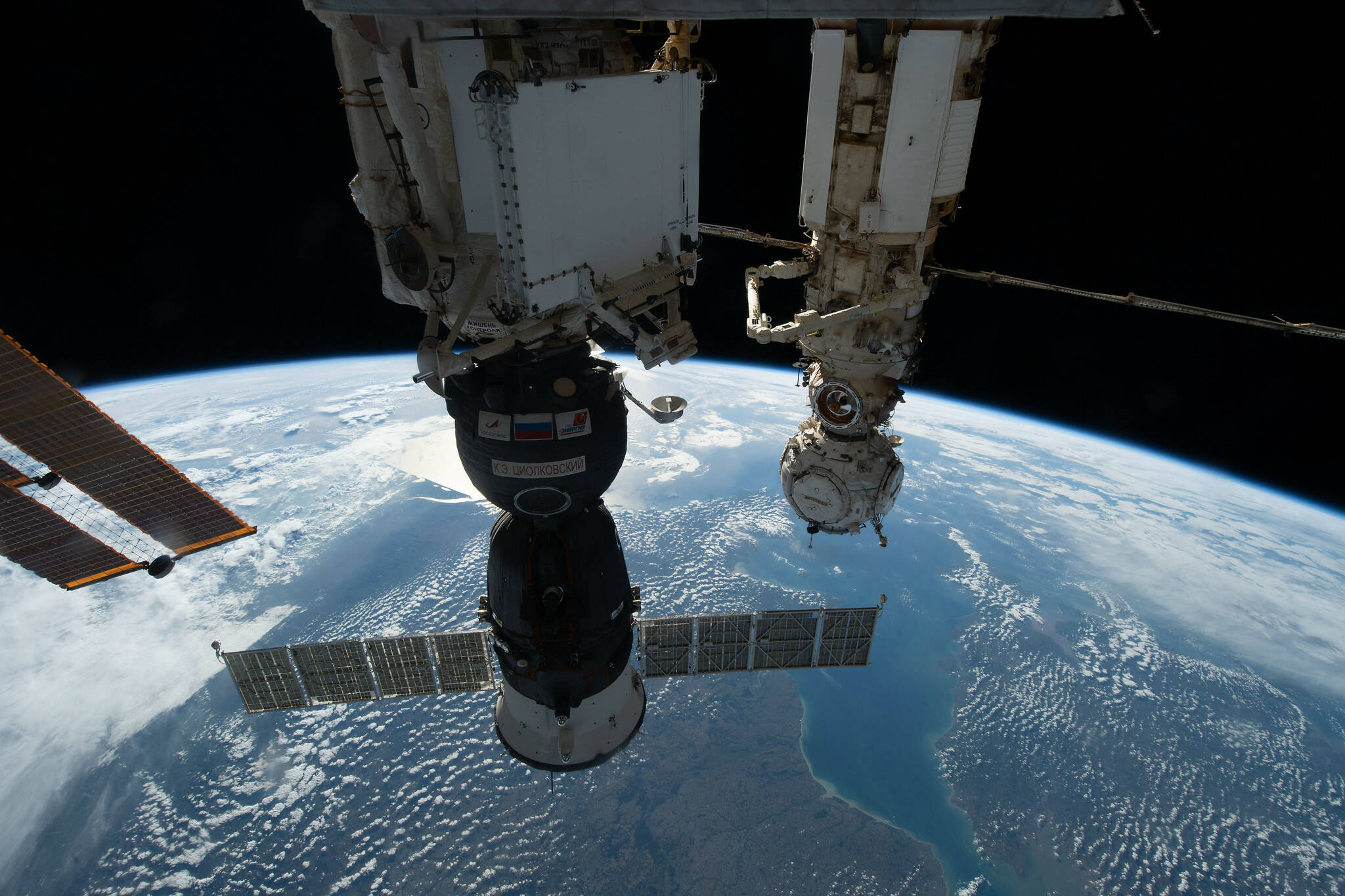 Des astronautes bloqués de l’ISS rentrent chez eux à bord d’un nouveau Soyouz • –