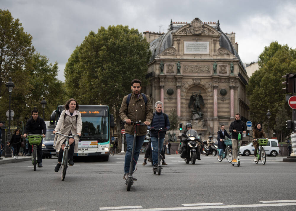 Parisians say au revoir to shared e-scooters thumbnail