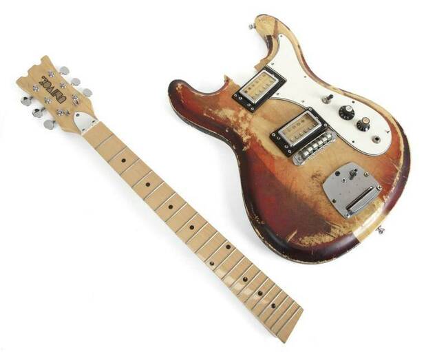kurt-cobain-guitar